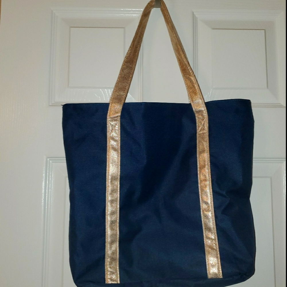 ❣️Sold❣️Like New Medium Size Tote